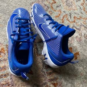Men’s 10.5 football cleat